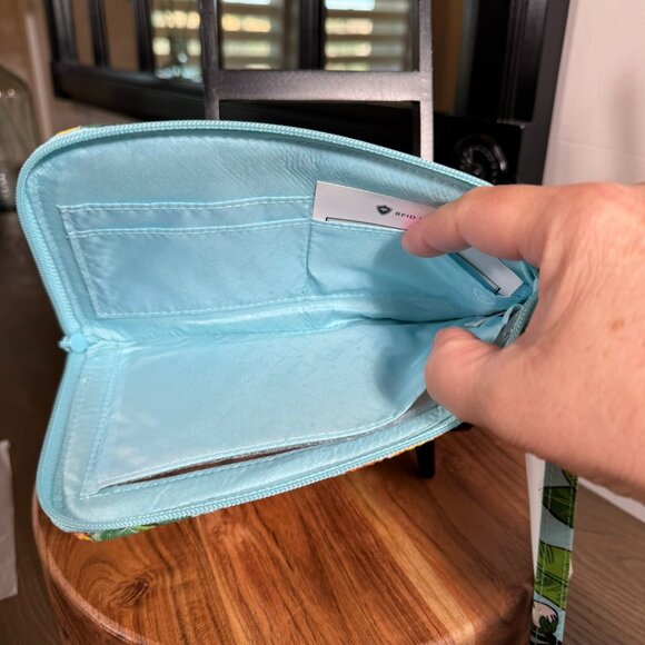 Vera Bradley Lemon Grove RFID Tech Wristlet NWT  -  Travel Wallet / Clutch - Picture 6 of 7